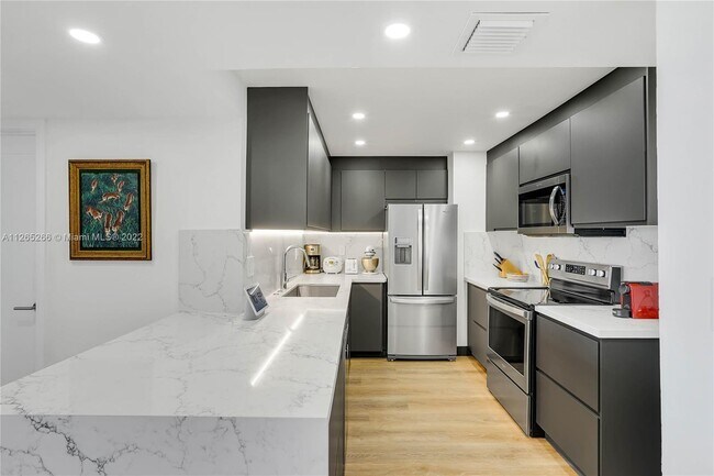 Foto del edificio - 780 NE 69th St