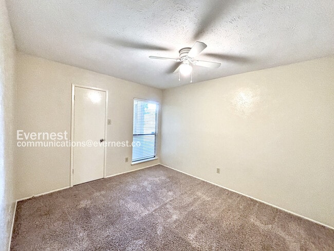 Foto del edificio - 5503 Canyon Forest Dr