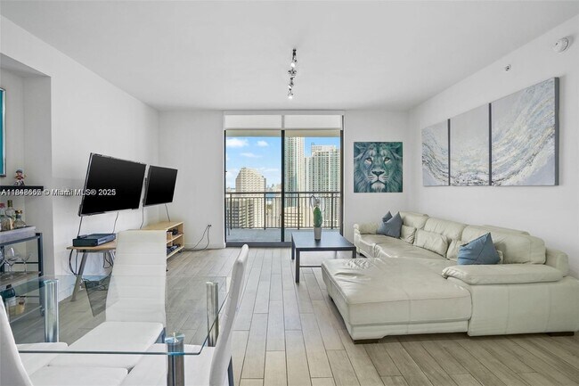 Foto del edificio - 999 SW 1st Ave