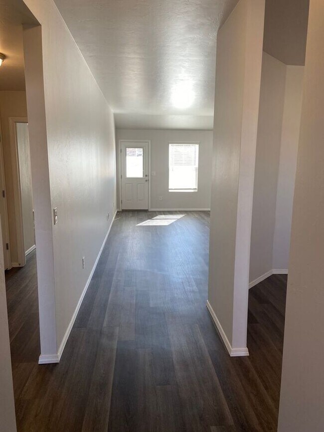 Foto del edificio - *New Years Special* BRAND NEW Four Bedroom...