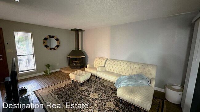 Building Photo - 2 br, 1 bath House - 3735 Donovan Drive B