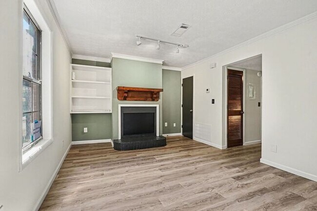 Foto del edificio - 2BR/1.5BA End Unit Townhome Near Downtown Snellville!