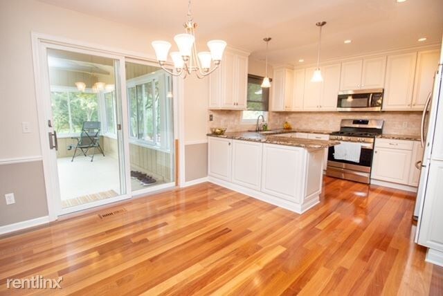 Building Photo - 3 br, 3 bath House - 5563 Wood Valley Dr