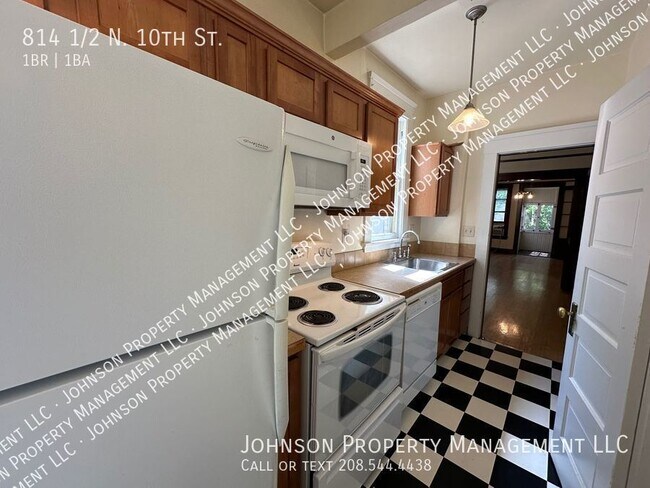 Building Photo - Check out this Vintage Apartments in Histo...