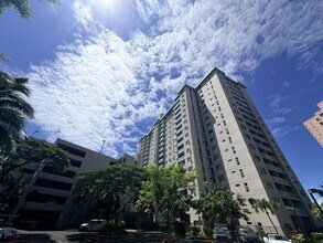 Building Photo - 3009 Ala Makahala Pl
