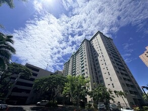 Building Photo - 3009 Ala Makahala Pl