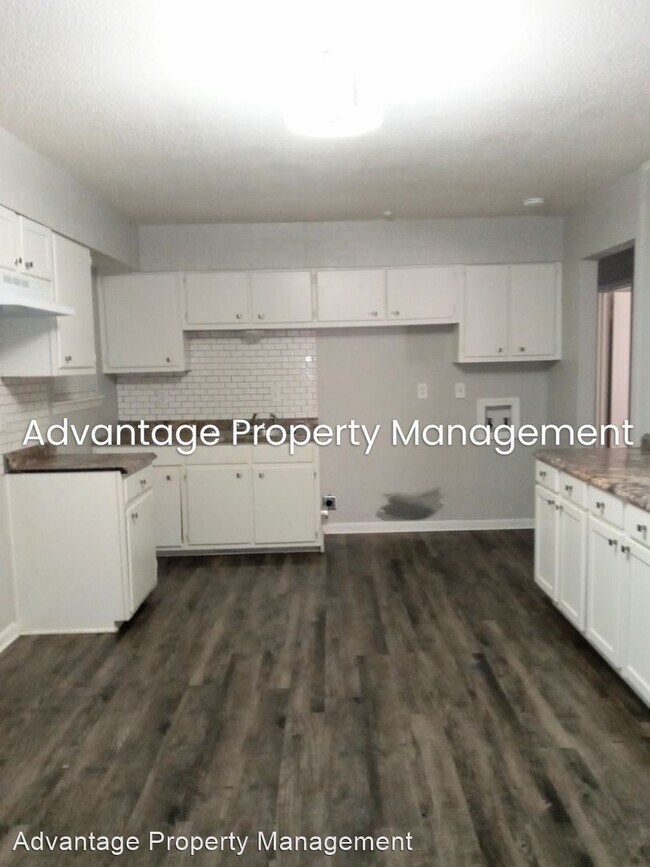 Building Photo - 3 br, 1 bath House - 4553 Valley Stream Dr.