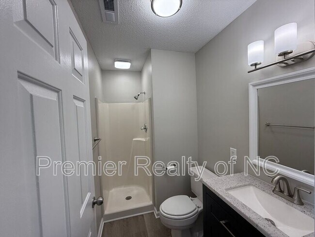 Foto del edificio - 4001 Whirlaway Ct