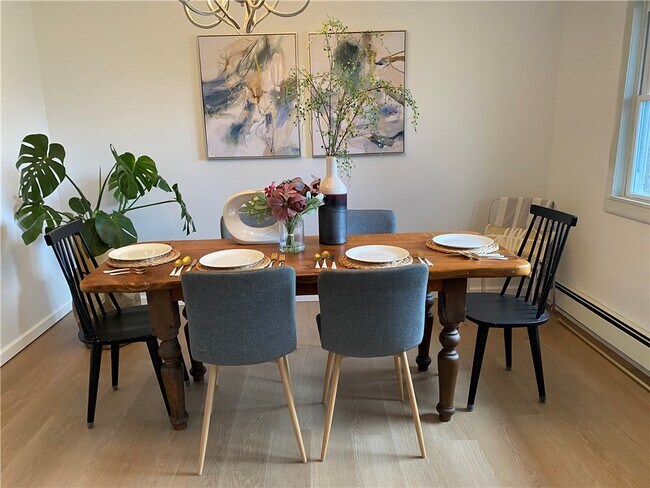 Foto del edificio - 33 Suburban Dr