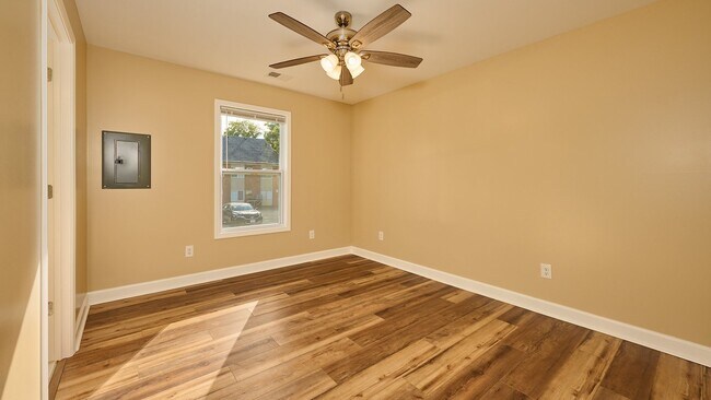 Foto del edificio - Coming Soon: 1BR, 1BA duplex