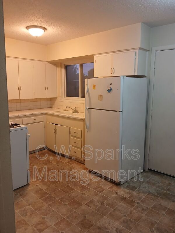 Building Photo - 3015 Avon St