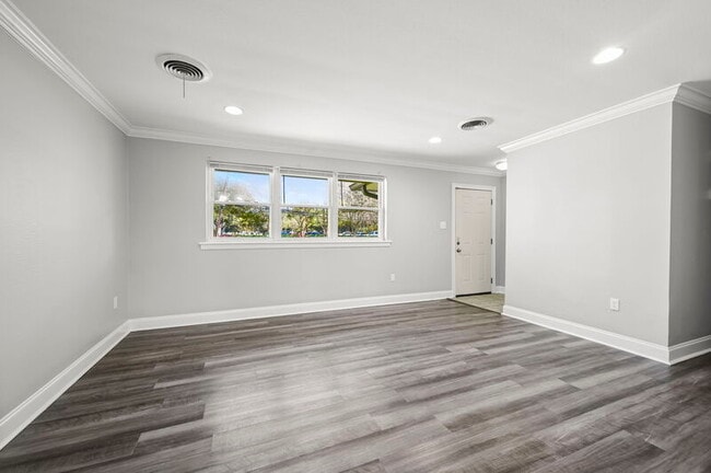 Building Photo - 8120 N Essen Heights Ct