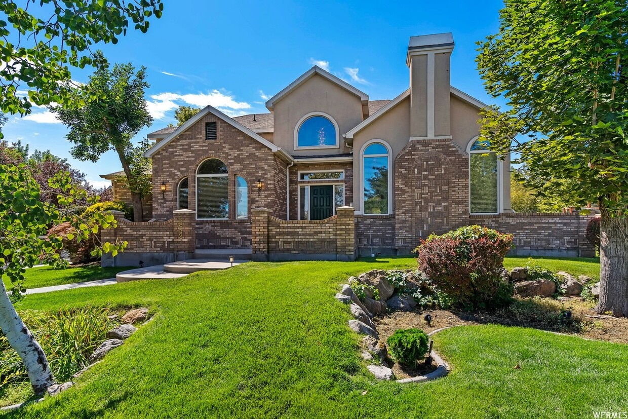 Primary Photo - Huge Jordan Canal Rd Home on Half Acre Pro...
