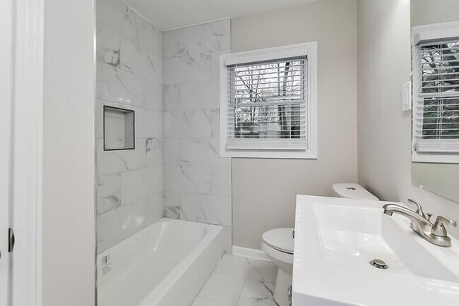 Foto del edificio - Renovated Home! Great Location!