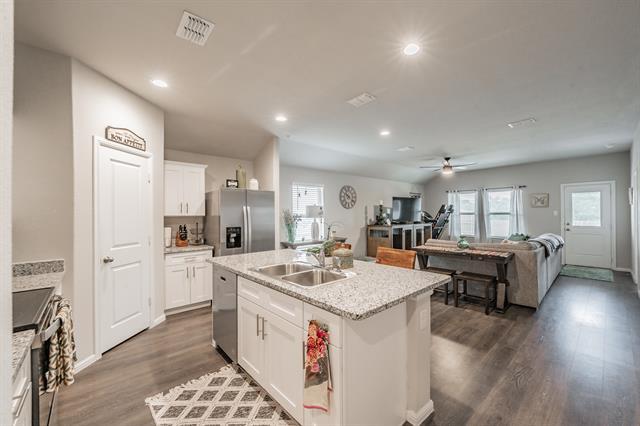 Foto del edificio - 1385 Dillard Creek Dr