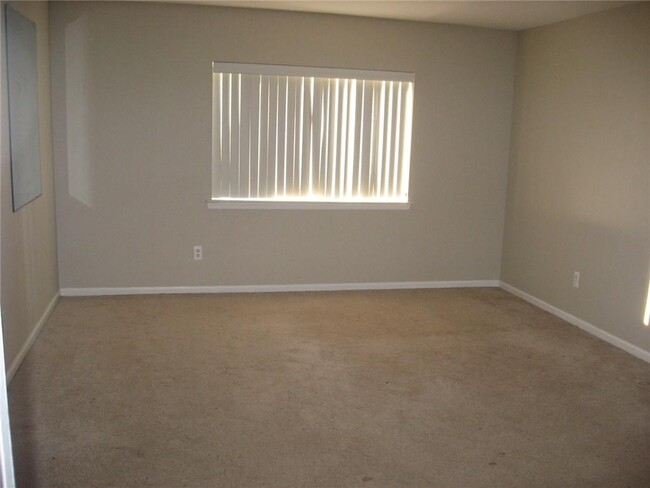 Building Photo - 401 Kennedy Dr