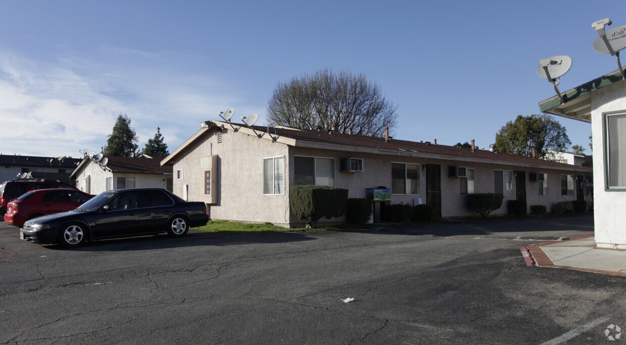 Building Photo - 1345 W Stoneridge Ct