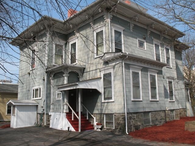 Primary Photo - 232 S Geneva St