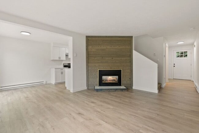 Building Photo - 208 W 13th Ave