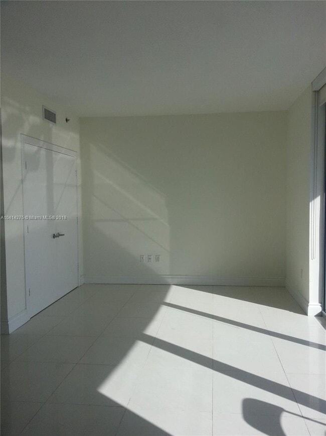 Building Photo - 1050 Brickell Ave