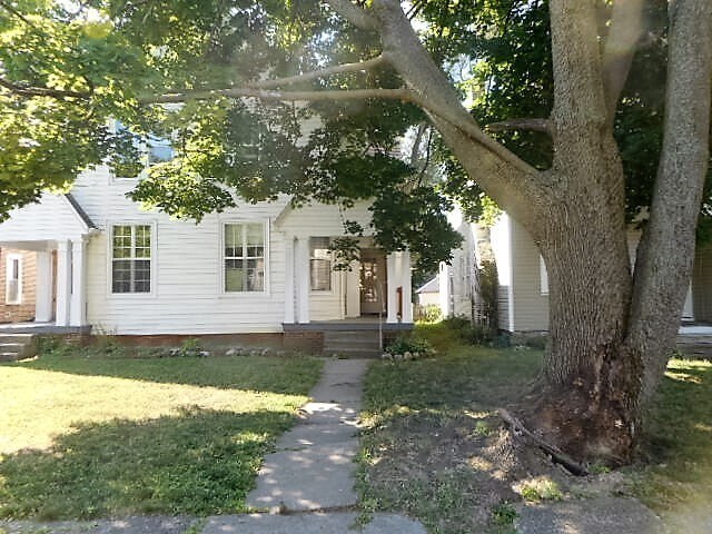 Building Photo - 3 Bedroom Townhouse near Downtown