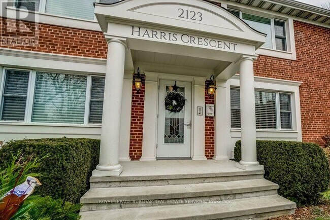 Photo du bâtiment - 2123-2123 Harris Crescent