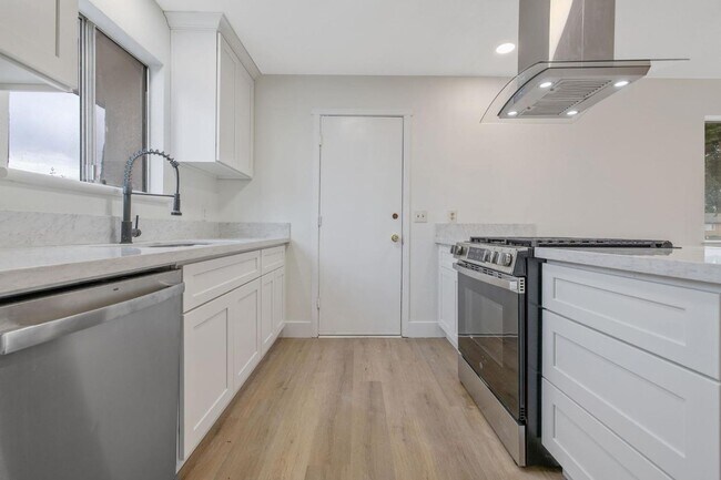 Foto del edificio - UPDATED CLOVIS HOME