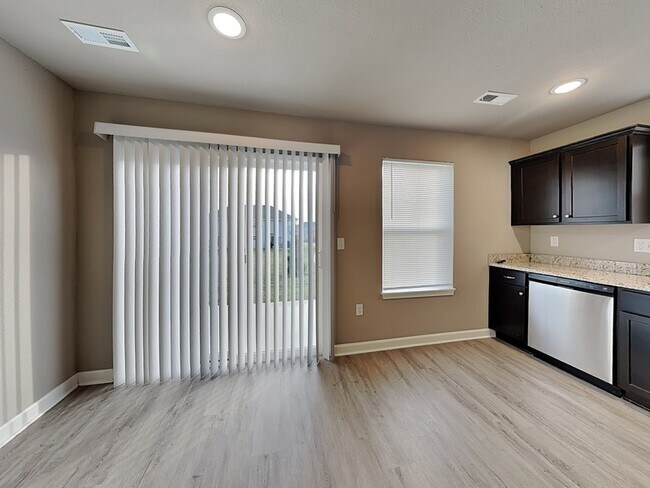 Foto del edificio - 102 SW Sunflower St