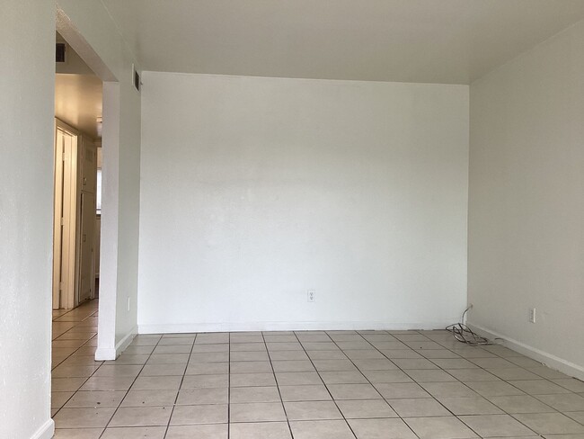 Building Photo - 516 W Murray Ave