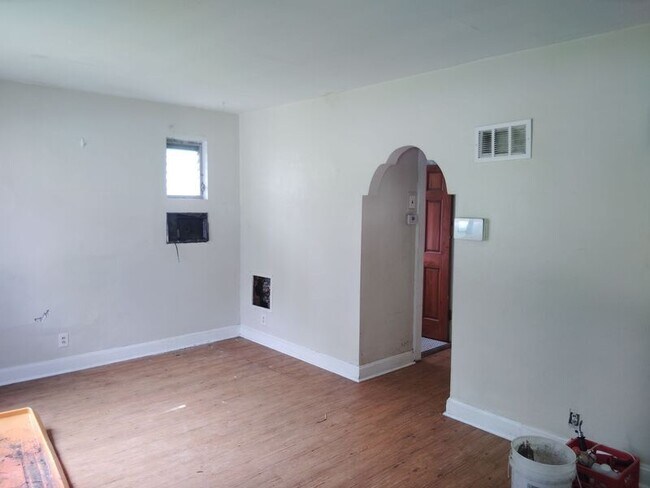 Foto del edificio - 4521 Oakwood Ave