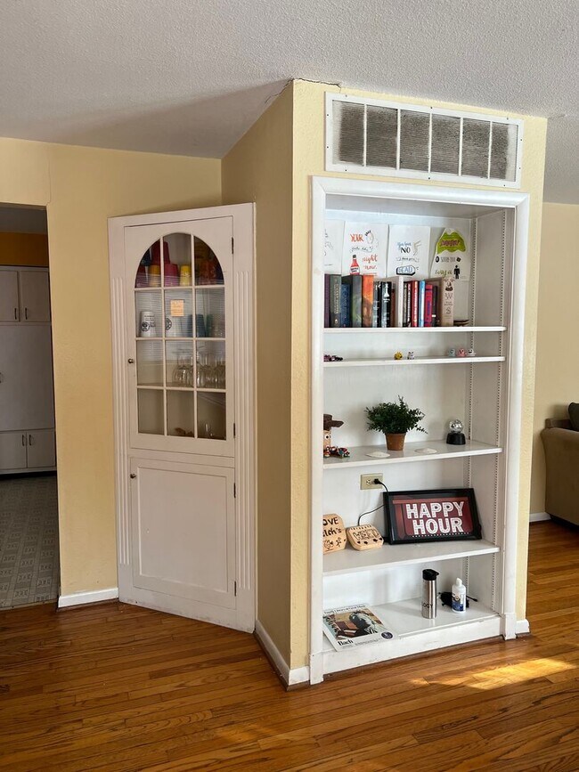 Foto del edificio - Beautiful 3 BR Home Near Bryan Park, IU Ca...
