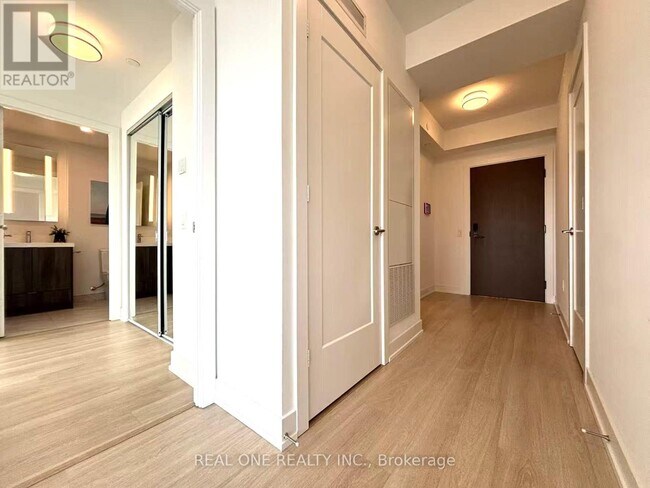 Photo du bâtiment - 30 Inn On The Pk Dr