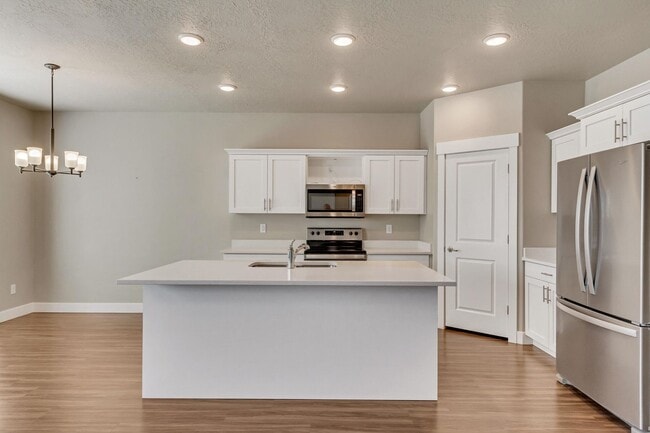 Building Photo - 2 Bedroom 2 Bathroom Twin Home in Orem