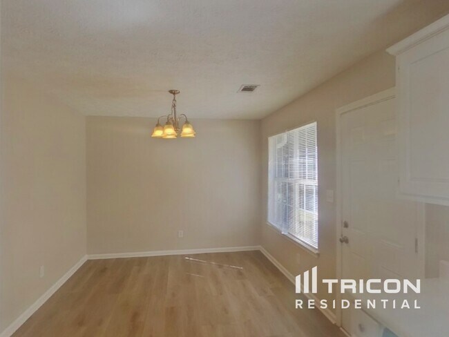 Building Photo - 201 Ranch Ct