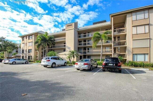 Foto del edificio - 4590 NE Sandpebble Trce