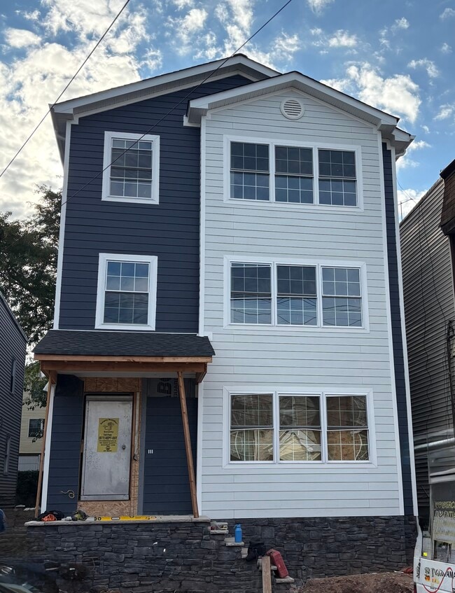 Building Photo - 530 S 18th St