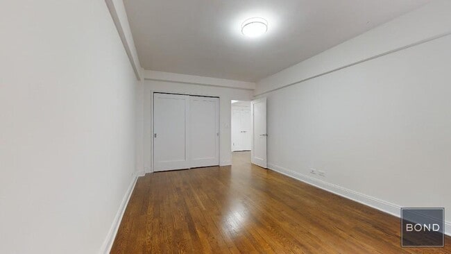 Building Photo - 219 E 69th St