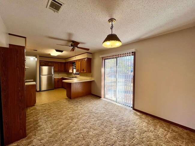 Building Photo - Come take a look at this 3-bedroom 2-bathr...