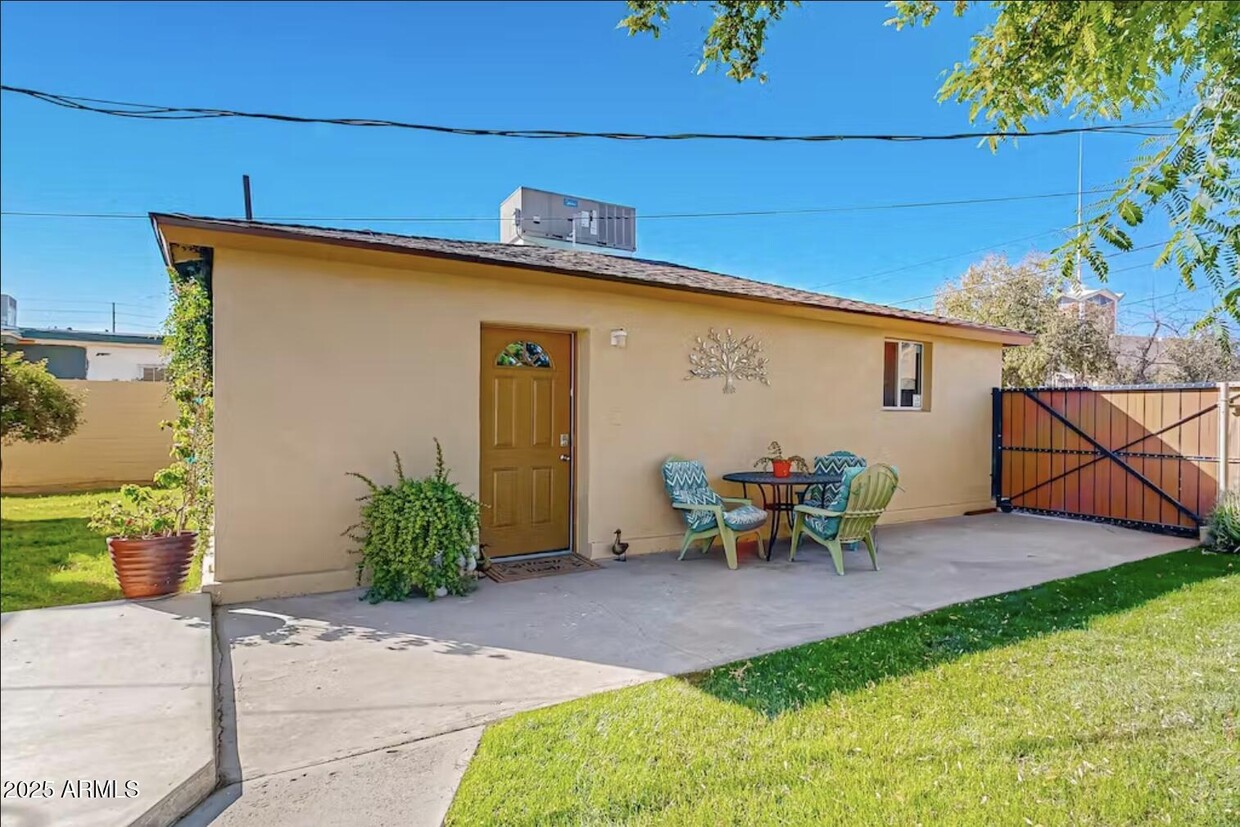 Primary Photo - 2412 N 36th Pl