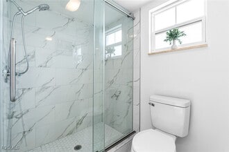 Building Photo - 2328 SE 27th St