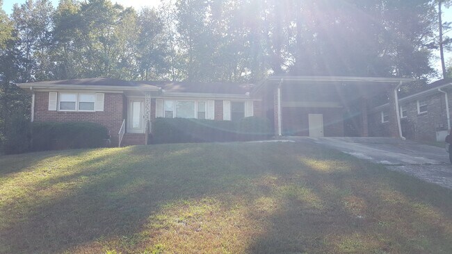 Building Photo - 2802 Battlecrest Dr