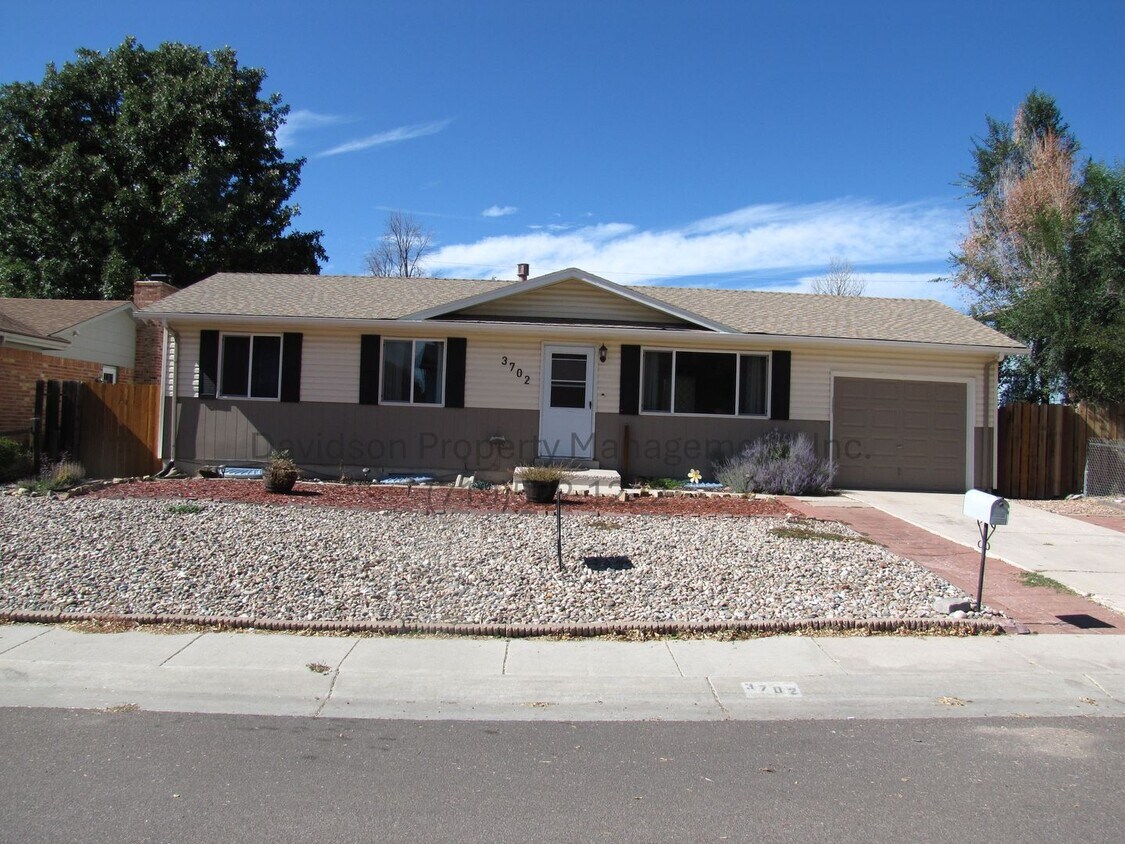 Foto principal - Updated 5 Bedroom House in Central Colorad...