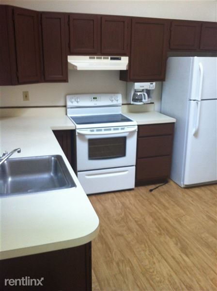 Building Photo - 390 Maple Trl