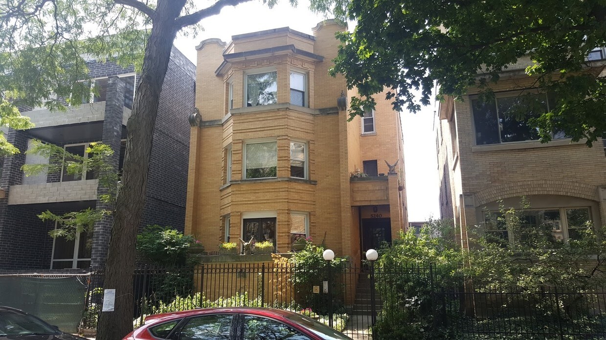 Foto principal - 5240 N Kenmore Ave