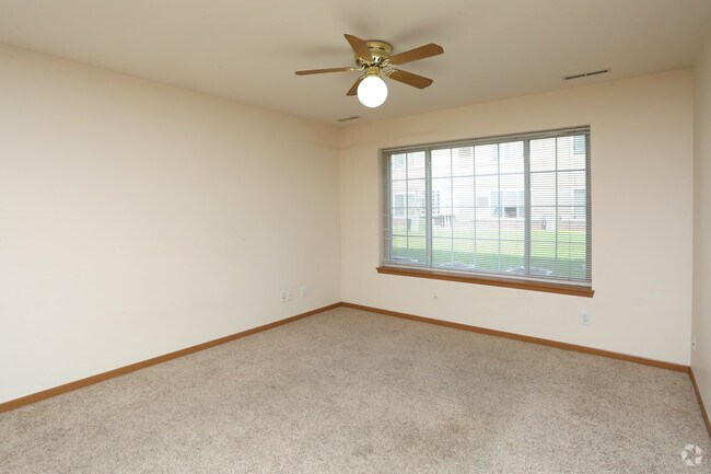 2HAB, 2BA - Crystal Street Apartments