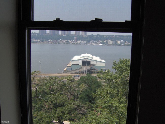 Foto del edificio - 583 Riverside Dr