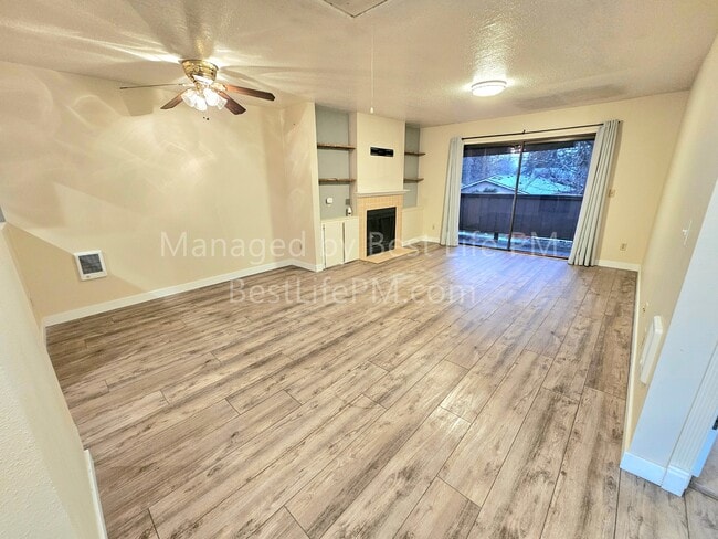 Photo - 603 SE 148th Ave Townhome