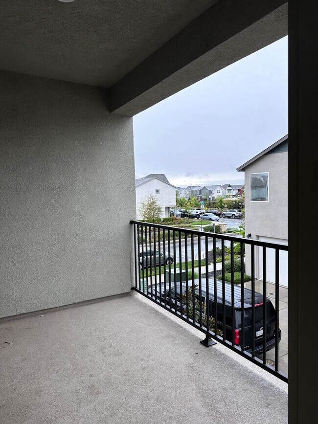 Photo - Beautiful/Spacious 3/2.5 (SOLAR) Natomas!  Please reference ad for viewings! House