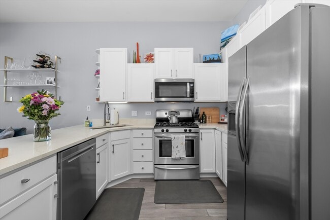 Foto del edificio - 230 W Division St