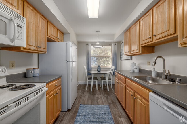 Modelo 2 habitaciones, 2 baños - 798 pies cuadrados - Cocina - Village of Pine Run Apartments & Townhomes*